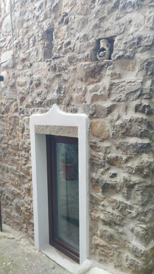 La pietra di Sersa Quaratica Esterno foto